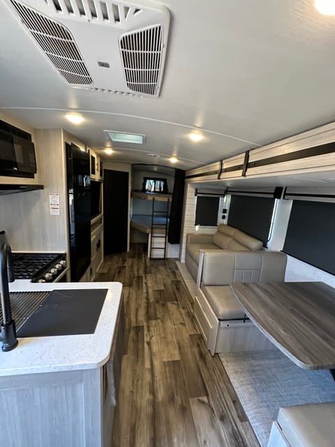 2024 Keystone 27ft *KING SIZE BED* BUNK HOUSE Towable trailer in Gilbert