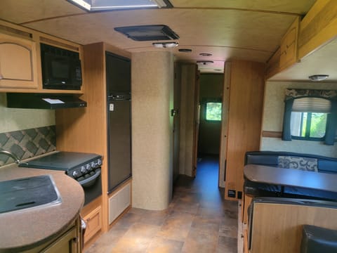 Experience Adventure this light weight and spacious camper. Towable trailer in Neenah