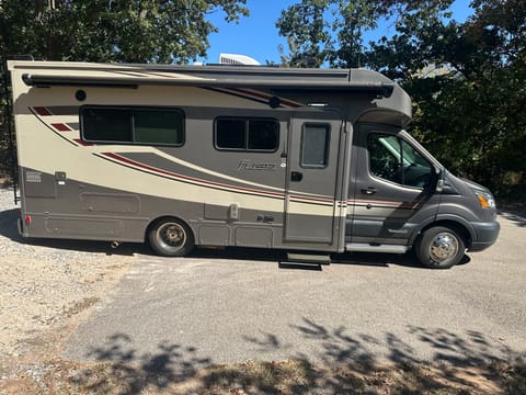 Wonderful Winnebago Fuse! Very Clean Low Miles Drivable vehicle in Edmond