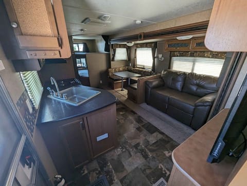 2013 Four Season Travel Trailer Startcraft Autumn Ridge 289BHS Towable trailer in Squamish