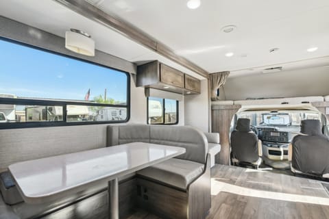 2020 Winnebago Minnie Winnie 31K: Spacious Family Adventure RV Drivable vehicle in Laveen Village