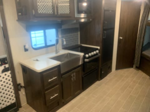 SNOWBIRDS WELCOME!!! Spacious loaded 2020 Gray Wolf Travel Trailer Sleeps 8 Towable trailer in Oswego