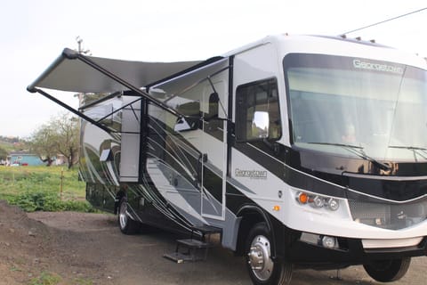 Easy to drive, loads of room, great entertainment, 3 slide outs and great illuminated awnings. 