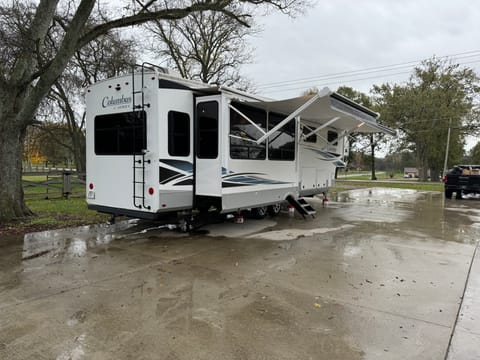 2022 Palomino Columbus 379MBC Towable trailer in La Vergne