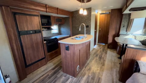 Go And Do RV Rentals - North Trail Towable trailer in Oxnard