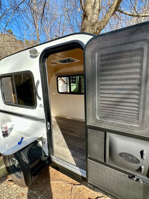 Cozy Glamping Travel Trailer Towable trailer in Waynesville