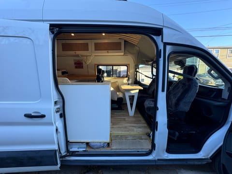 Explore in Style: Modern Campervan for Rent - Pet Friendly Campervan in Oakland