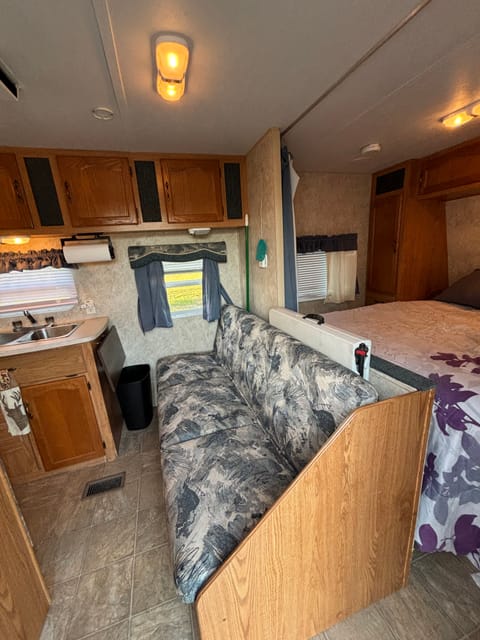 2006 Forest River Salem 27BH Towable trailer in Ashwaubenon