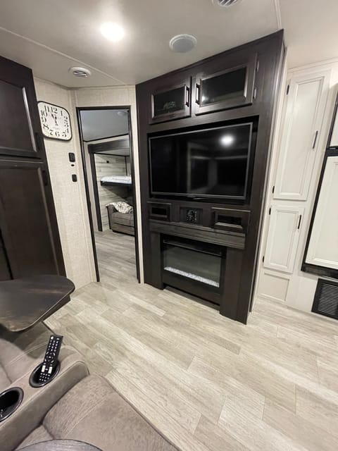 Affordable, Luxury Camper with Privacy for All! Towable trailer in Lauderhill