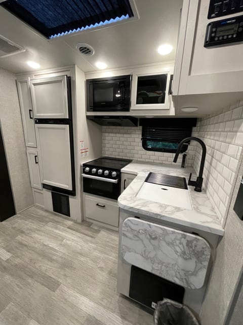 Affordable, Luxury Camper with Privacy for All! Towable trailer in Lauderhill