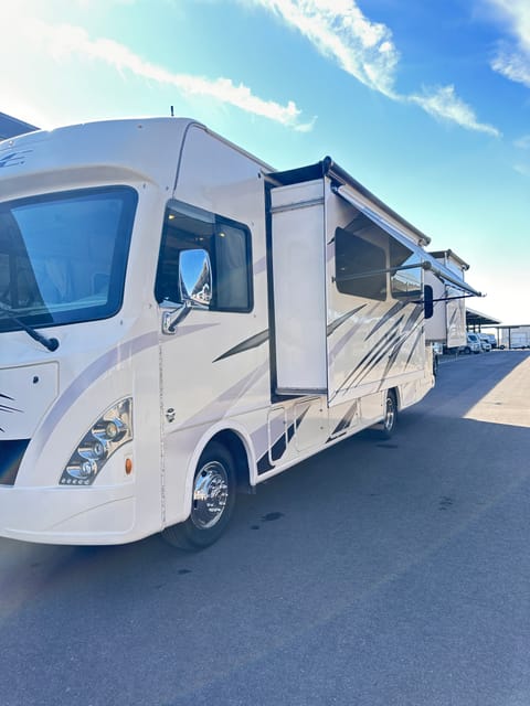 THOR Motor Coach - Luxury Class A motorhome with lot of space Drivable vehicle in San Tan Valley