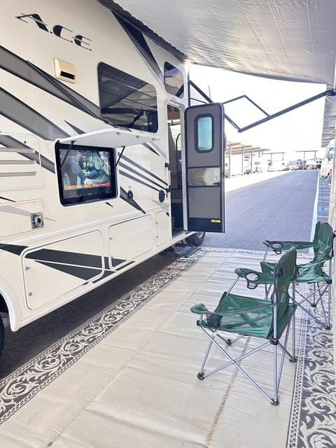 THOR Motor Coach - Luxury Class A motorhome with lot of space Drivable vehicle in San Tan Valley