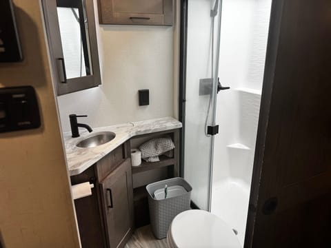 Kronk - 2023 Alliance RV Valor Towable trailer in Tavares