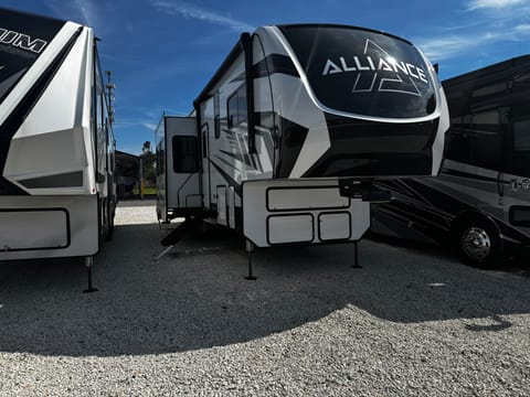 Kronk - 2023 Alliance RV Valor Towable trailer in Tavares