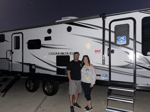Spacious and Comfy 22 Jayco Whitehawk Towable trailer in Lake Elsinore