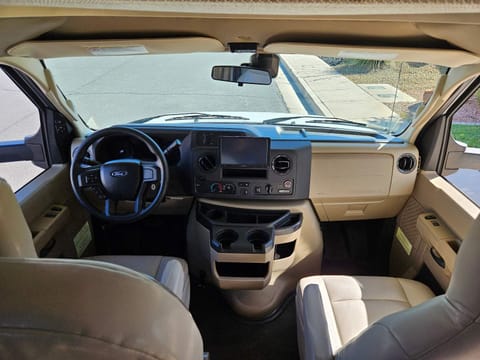 Winnebago Spirit 22M:Class C, Seats5/Sleeps 5, Motorhome Drivable vehicle in Jupiter