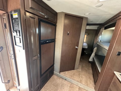 2018 Thor Chateau 31E: Spacious Comfort Drivable vehicle in Laveen Village