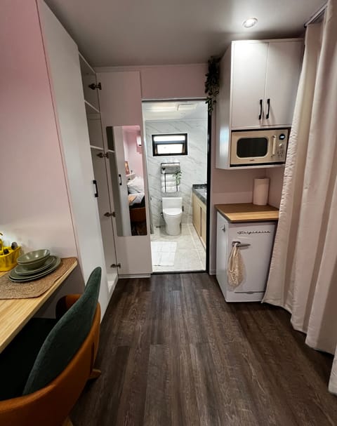 Modern tiny home on wheels, just like a hotel Towable trailer in Wilmington