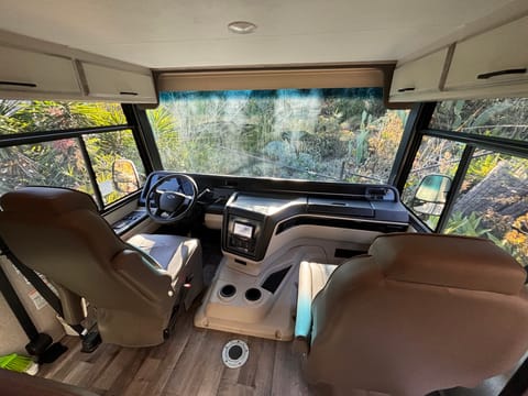 New Bright 2021 Jayco Alante 29F with Bunk Beds and Oversized Fridge Drivable vehicle in Solana Beach