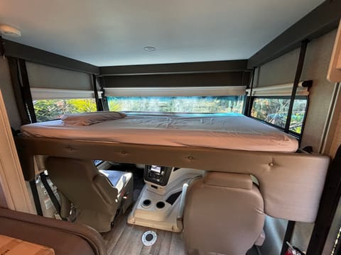 New Bright 2021 Jayco Alante 29F with Bunk Beds and Oversized Fridge Drivable vehicle in Solana Beach