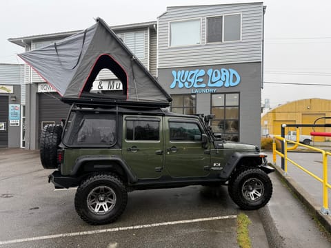 Explore Sunshine Coast & Vancouver Island in an epic Overland Jeep Wrangler RV in Sechelt