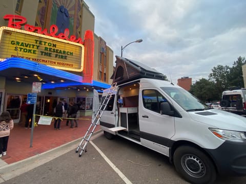 Vanny McVanFace - 4 Person Titan Sprinter Van Véhicule routier in Lyons