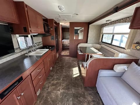 Winnebago Minnie Winnie Super C Class RV! Your Private Getaway! Drivable vehicle in Westfield