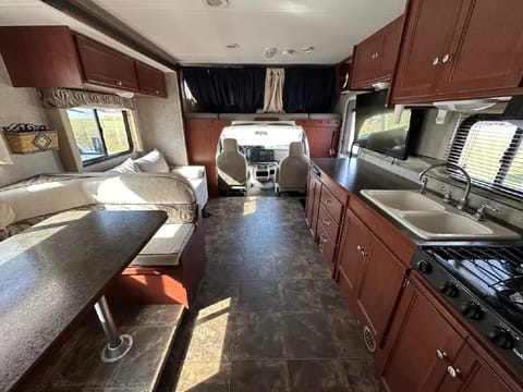 Winnebago Minnie Winnie Super C Class RV! Your Private Getaway! Drivable vehicle in Westfield