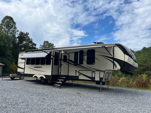 2017 large 5th where with 4 slide outs , awnings and an outside  kitchen