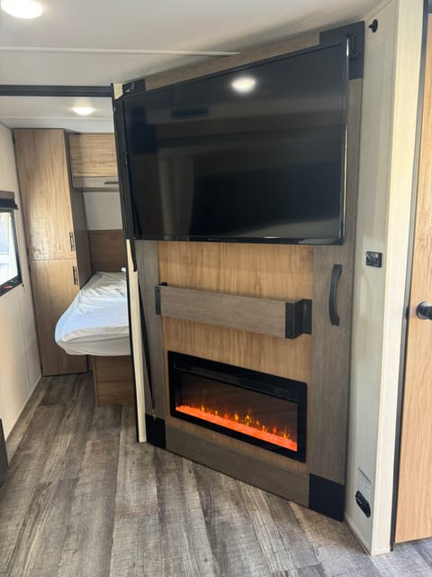 2025 Travel Trailer with Tankless Water Heater Bunkhouse and King Bed Towable trailer in Murrieta