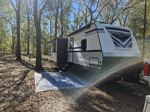 2BR Sporttrek - SLEEPS 6-8 Towable trailer in Dunnellon