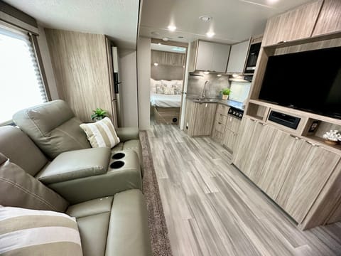 2024 Winnebago Minnie 2301BHS Towable trailer in Longboat Key