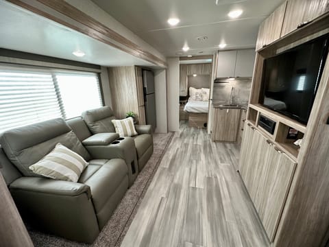 2024 Winnebago Minnie 2301BHS Towable trailer in Longboat Key