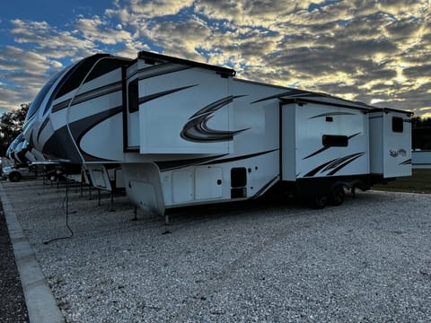 Snow White - 2023 Grand Design Solitude Towable trailer in Tavares