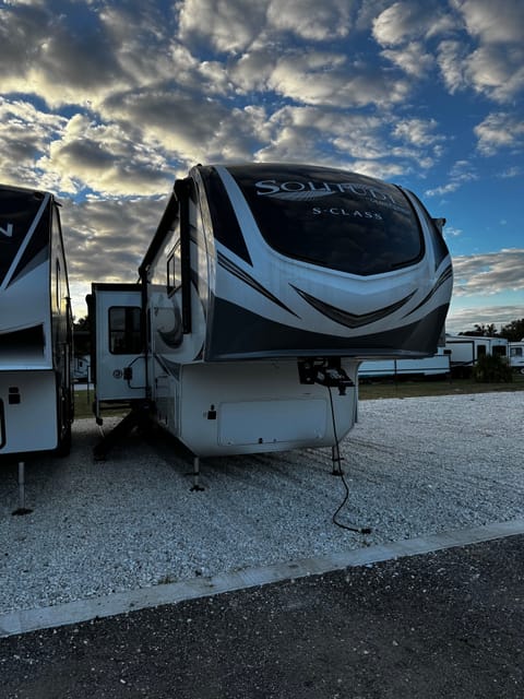 Snow White - 2023 Grand Design Solitude Towable trailer in Tavares