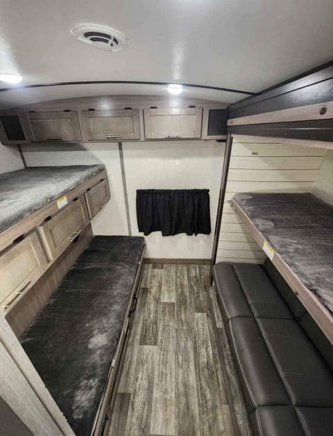 MEET SUNSET, OUR LUX 2 BEDROOM 2 BATH RV Towable trailer in Cutler Bay