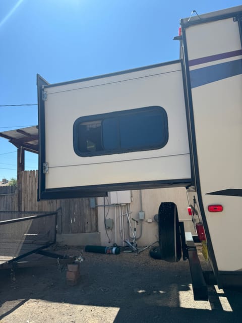 Keystone Outback Sleep 7 Towable trailer in Albuquerque