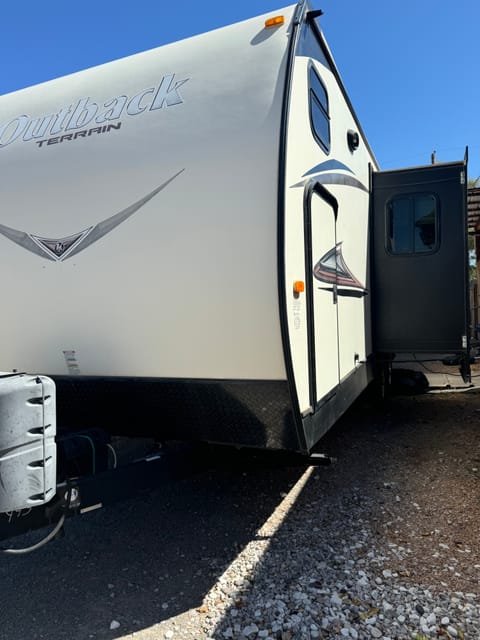 Keystone Outback Sleep 7 Towable trailer in Albuquerque
