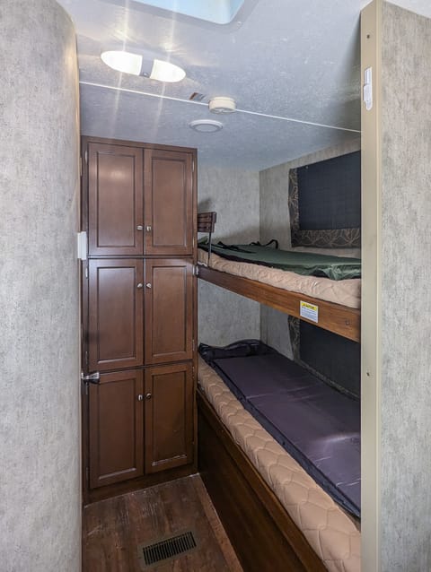 Cozy Keystone Bullet 230BHS with Thermal Package Towable trailer in Lakewood