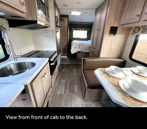 Summit - 24ft Go anywhere motorhome! 2 queens, Full bath, seats 4 Drivable vehicle in Spokane Valley