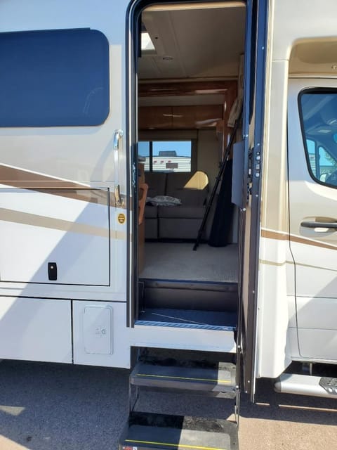 Brand New Luxury for National, State Parks & Boondocking Drivable vehicle in Boulder