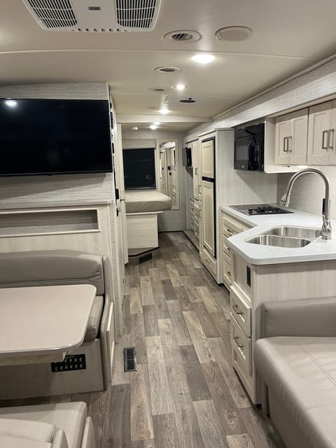 2020 Winnebago Adventurer Drivable vehicle in Green Valley North