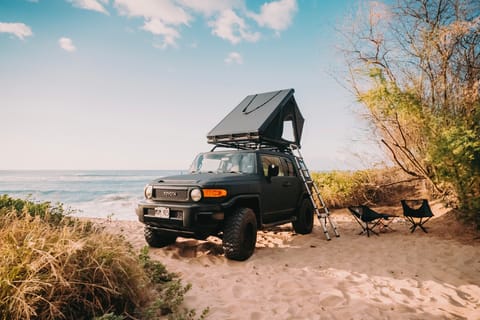 Fully Decked Lifted 4WD Black FJ Cruiser! Campervan in Lihue