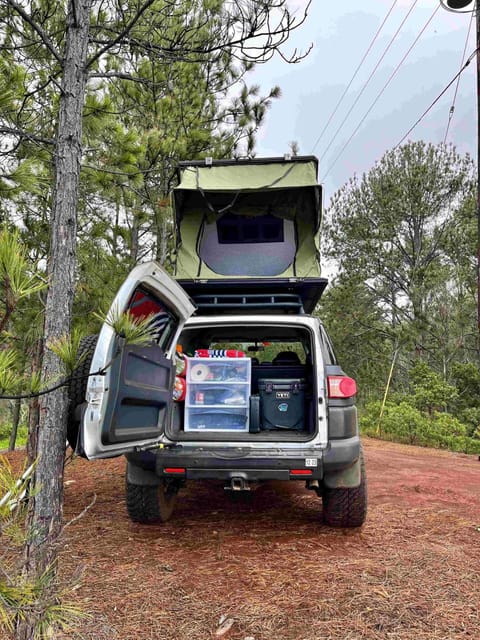 Fully Decked Lifted 4WD All Grey FJ Cruiser! Campervan in Lihue