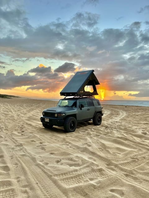 Fully Decked Lifted 4WD Grey FJ Cruiser! Campervan in Lihue