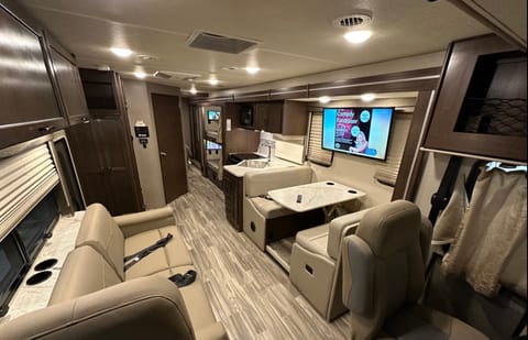 2020 Thor ACE 30.2 - Sleeps 8-10, solar, bunkhouse, easy to drive Drivable vehicle in Fullerton