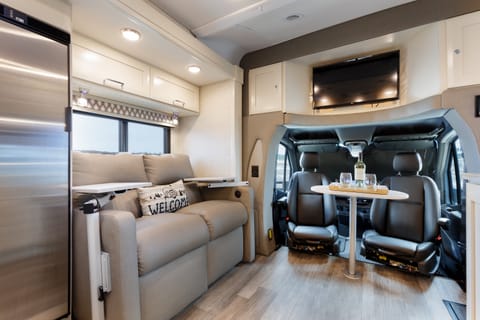 Tiffany - 2023 Tiffin Motorhomes Wayfarer Drivable vehicle in Tavares