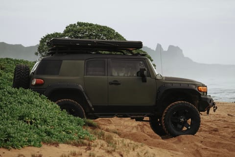 Fully Decked Lifted 4WD Green FJ Cruiser! Campervan in Lihue