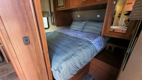 "The Bunkhouse" 2017 Heartland Mallard M32 Towable trailer in Lodi