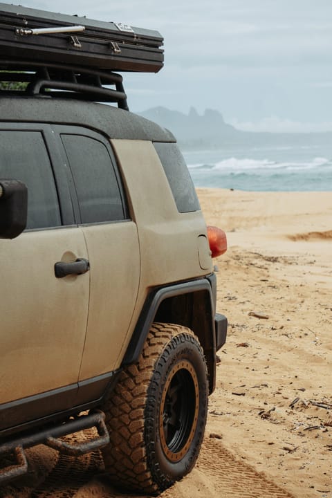 Fully Decked Lifted 4WD Tan FJ Cruiser! Campervan in Lihue